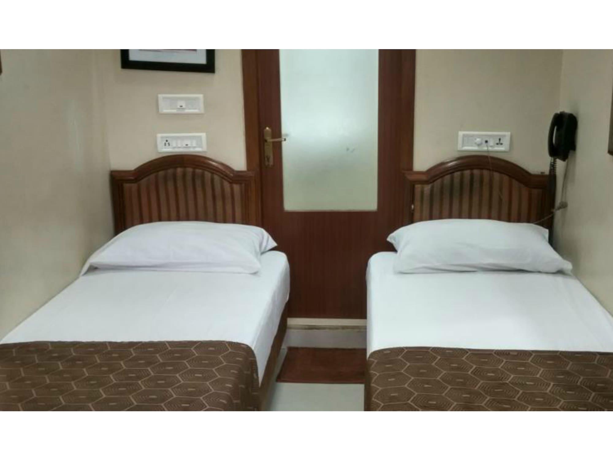 מומביי Elphinstone Hotel מראה חיצוני תמונה